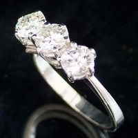 Lot 392 - Three stone diamond platinum ring