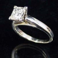 Lot 410 - Princess cut diamond ring