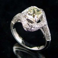 Lot 411 - Fancy yellow diamond ring
