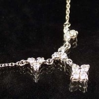 Lot 413 - Diamond floret platinum necklace
