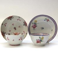 Lot 531 - Two Newhall tea bowls and saucers