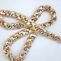 Lot 405 - Gold necklace