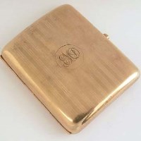 Lot 406 - Gold cigarette case.
