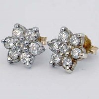 Lot 432 - Pair diamond cluster ear studs