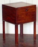 Lot 880 - Mahogany cellaret