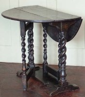 Lot 890 - Oak drop leaf table