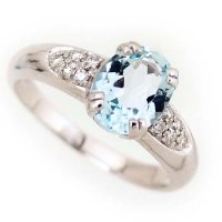 Lot 413 - Aqua and ten diamond ring