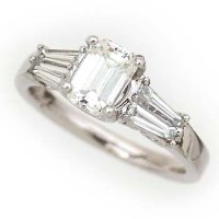 Lot 415 - Emerald-cut diamond ring