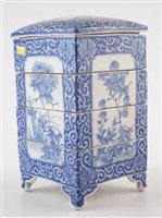 Lot 101 - Japanese stacking box