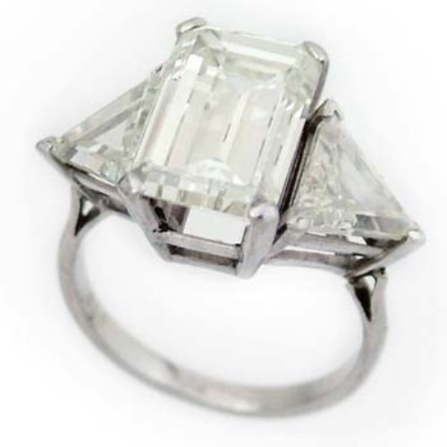 464 - Emerald cut diamond ring with triangular shoulders