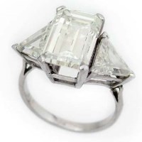 Lot 464 - Emerald cut diamond ring with triangular shoulders