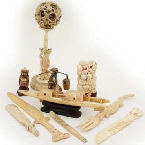Lot 548 - Ivory puzzle ball and other assorted pieces