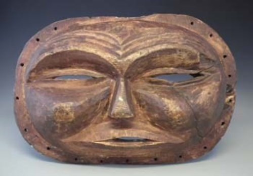 Lot 19 - Large Mbunda mask, 66cm wide     All lots in this