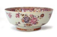 Lot 157 - Chinese export porcelain bowl