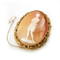 Lot 179 - A Victorian oval shell cameo brooch