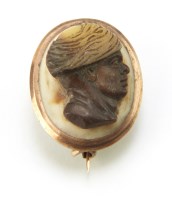Lot 194 - A Georgian small carved oval cameo brooch