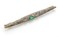 Lot 202 - Art Deco emerald and diamond set torpedo shaped bar brooch