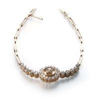 Lot 219 - A diamond cluster 18ct rose gold bracelet