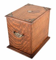 Lot 23 - Early 20th century oak tobacco box