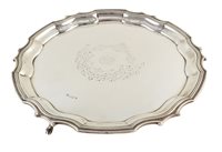 Lot 528 - Edwardian circular silver tray