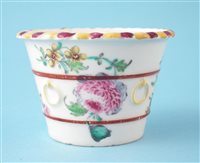 Lot 62 - Bow flower pot tub
