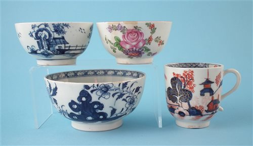 Lot 136 - Lowestoft coffee cup and three bowls
