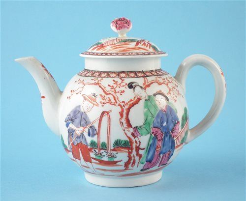 Lot 150 - Worcester teapot