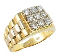 Lot 442 - Diamond set 18ct gold gent's signet ring