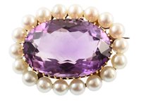 Lot 32 - Amethyst and cultured pearl 9ct gold oval cluster brooch