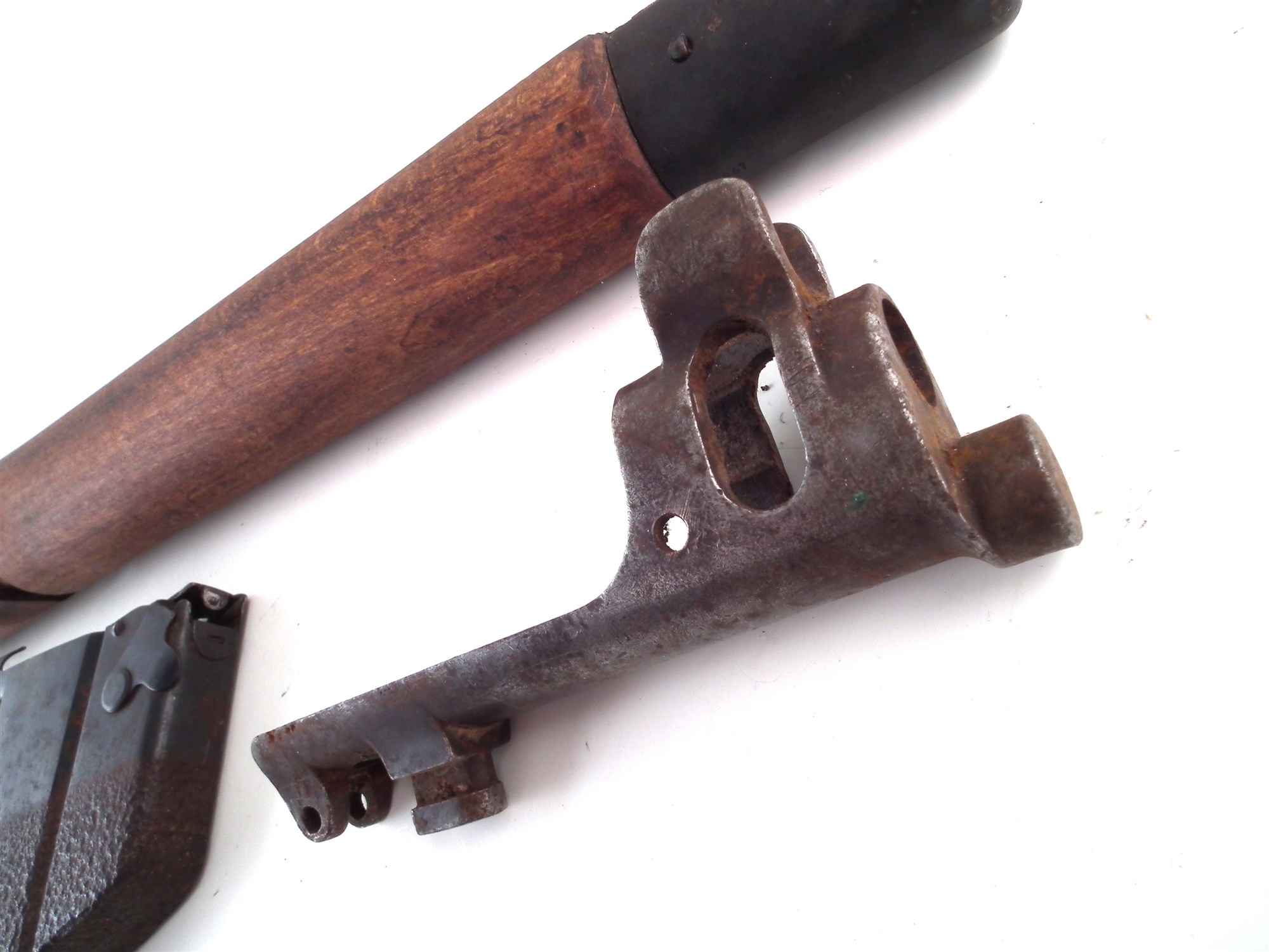 Lot 33 Lee Enfield rifle parts.