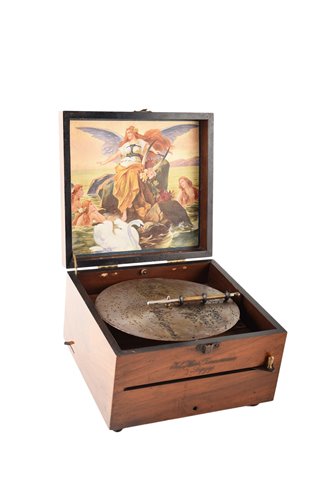Lot 152 - A 19th century walnut cased Fortuna music box